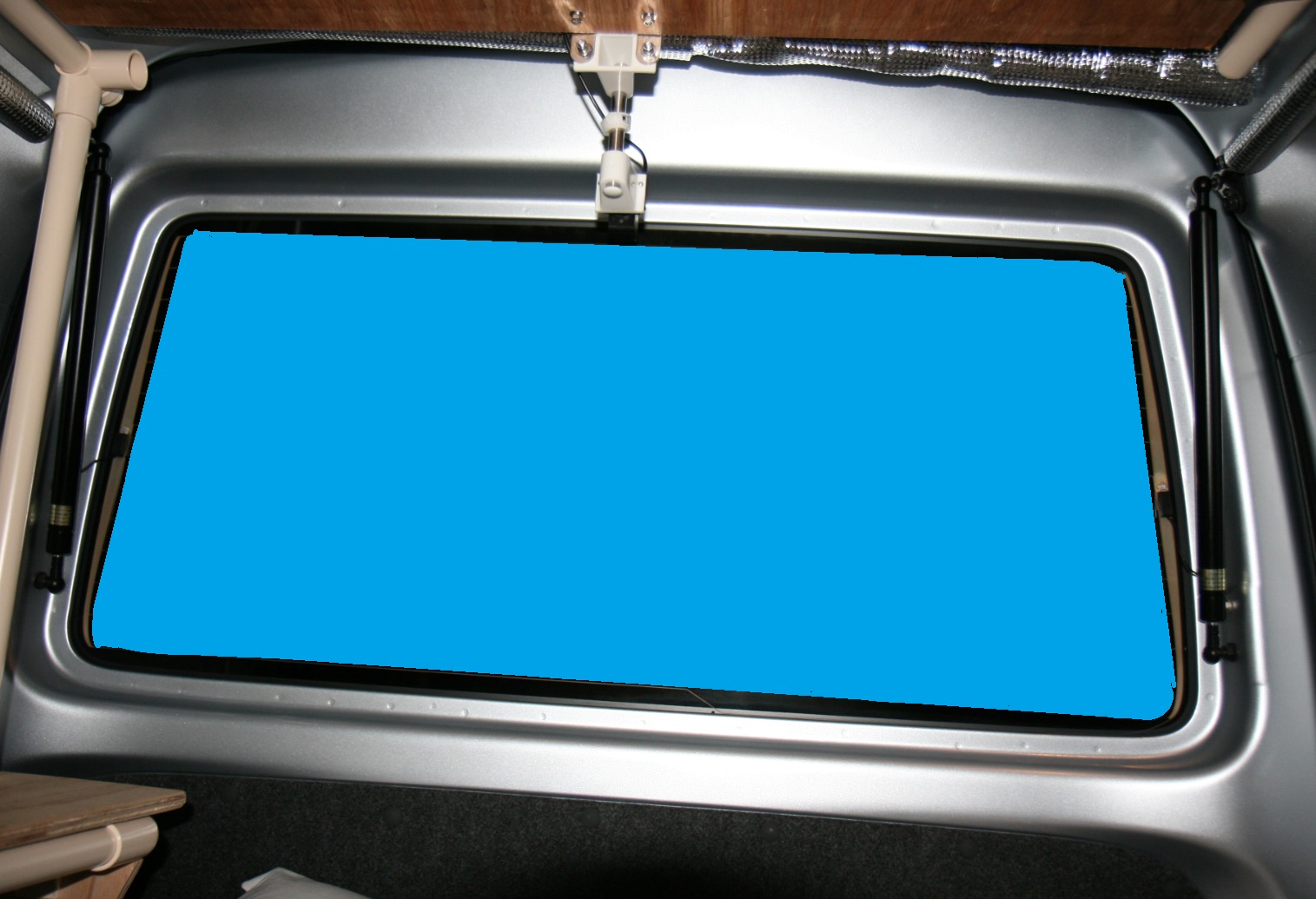 ワレコのdiy 車中泊用の目隠しカーテンを自作した 巻き上げシェード方式
